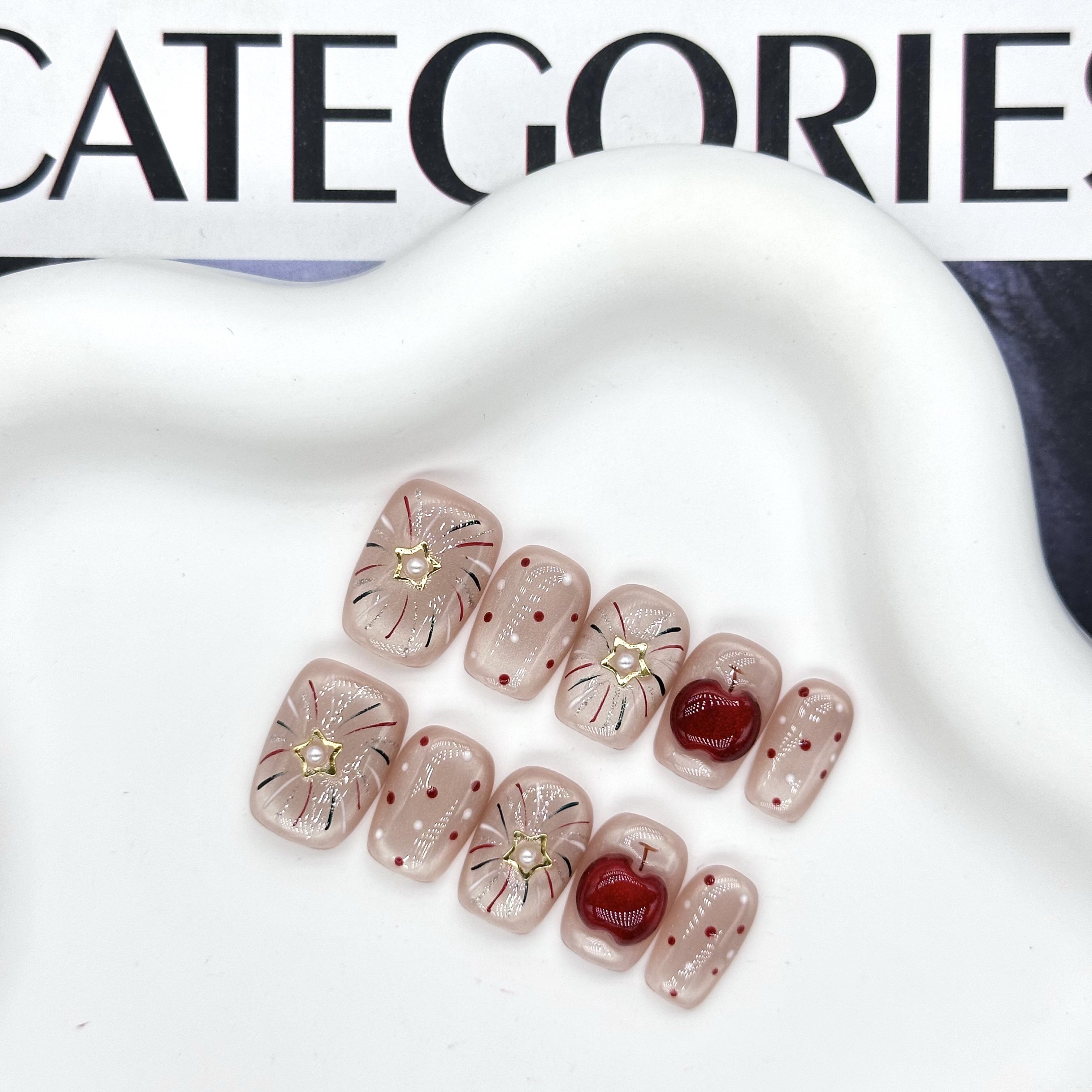 【庆祝】新年氛围手绘烟花捏捏苹果甜美精致短款纯手工穿甲美甲,彩妆/香水/美妆工具,穿戴甲/甲片,淘宝优惠券,粉丝福利购,淘宝优惠卷