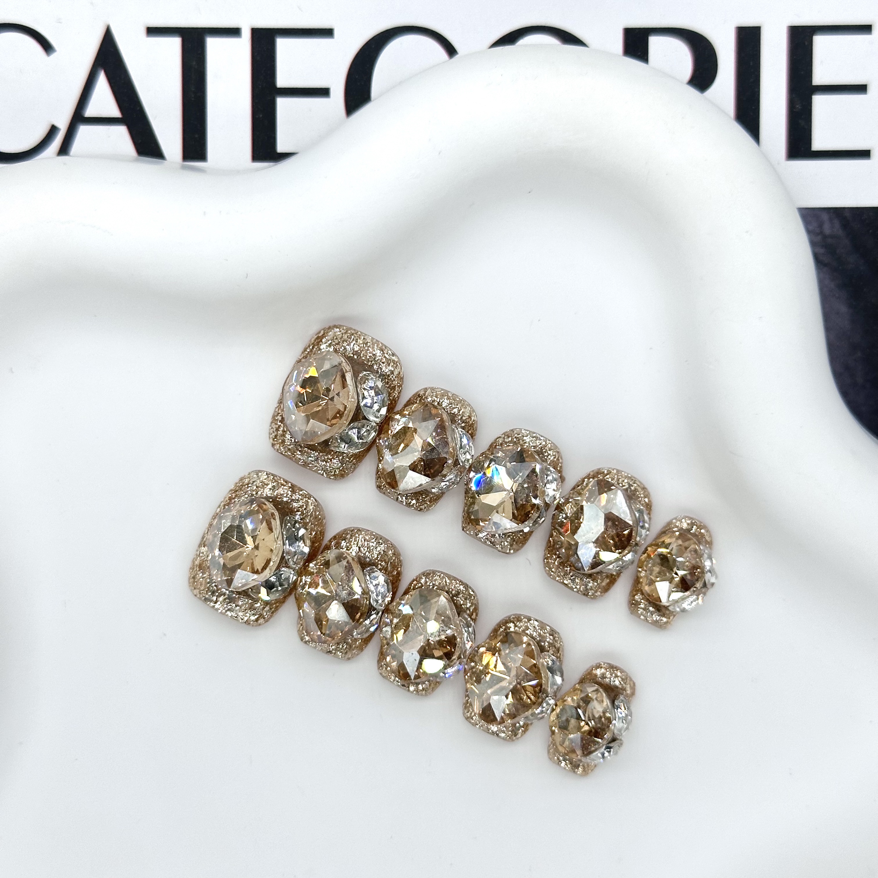 【纸醉金迷】香槟色重工满钻爆闪高级轻奢显白短款纯手工穿戴甲