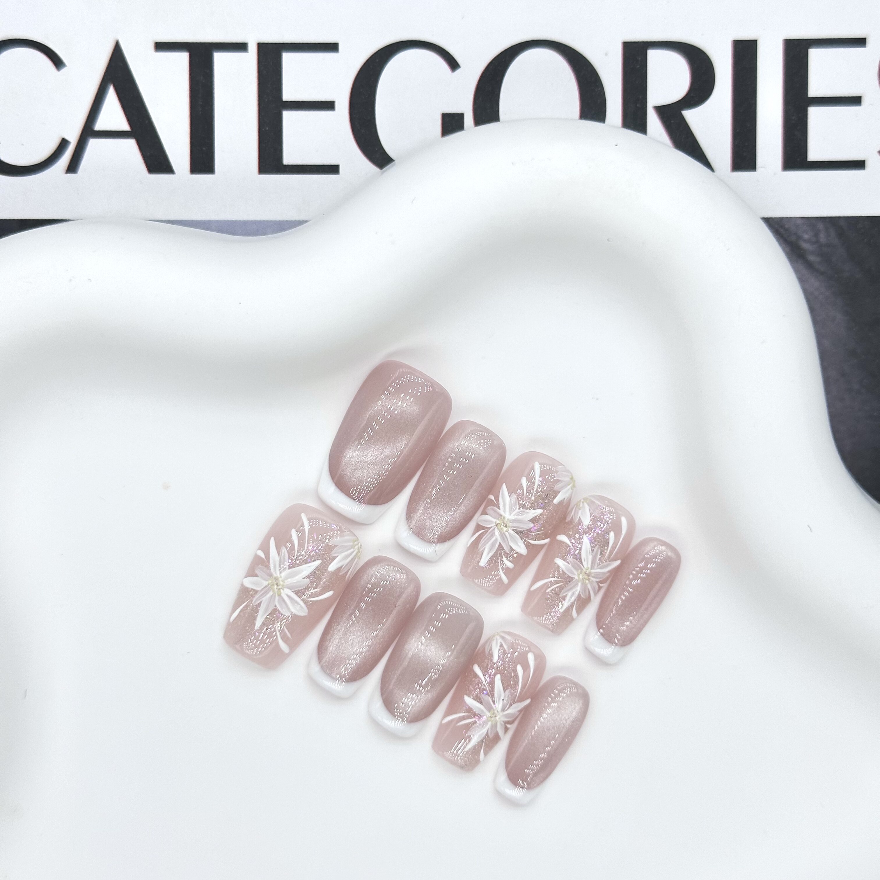 【预支温柔】温柔裸色猫眼法式手绘花花显白干净短款纯手工穿戴甲,彩妆/香水/美妆工具,穿戴甲/甲片,淘宝优惠券,粉丝福利购,淘宝优惠卷