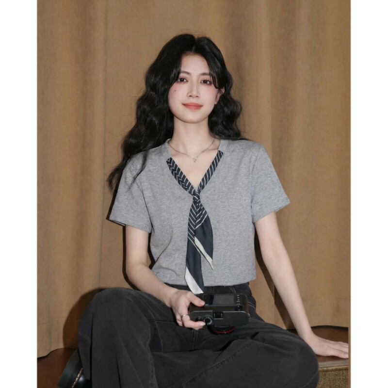 灰色V领短袖T恤女26夏丝巾领带设计感正肩体恤别致短上衣