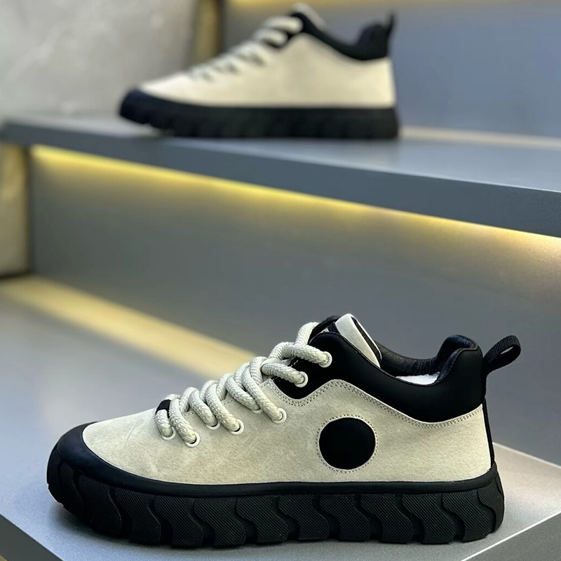 2025秋冬款时尚百搭休闲板鞋