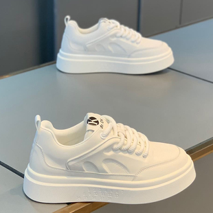 男鞋2025春季新款低帮软底板鞋皮面增高小白鞋打孔透气系带休闲鞋