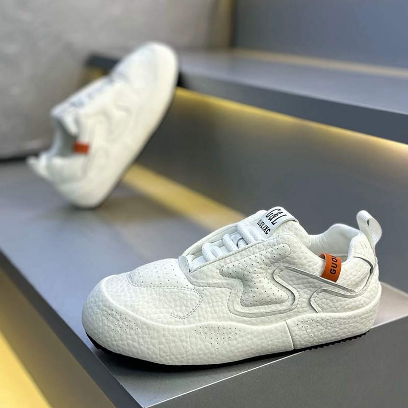 男鞋2025冬季新款时尚百搭软底低帮面包鞋加绒保暖皮面防滑休闲鞋