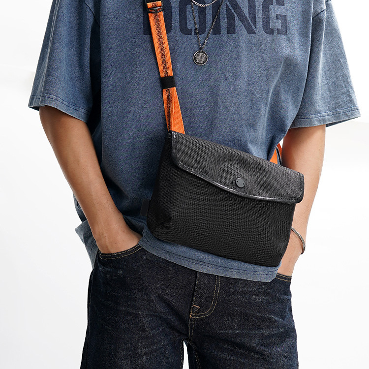 2025新款撞色便携旅行斜挎包男磁扣防盗弹道尼龙11寸iPad通勤潮流