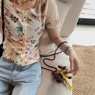 MSKIN6夏季彩色字母印花短袖T恤女短款修身显瘦排扣开衫天丝混纺