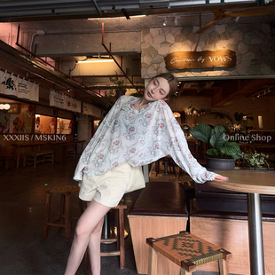 MSKIN6夏季花朵印花防晒T恤女V领显瘦长袖宽松上镜透气聚酯天丝