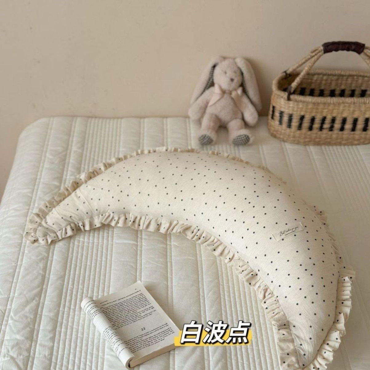2026新款法式棉麻月牙抱枕宝宝安