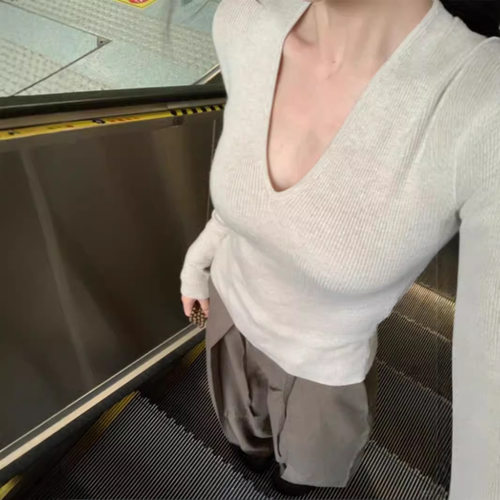 简约V领纯色长袖针织衫女