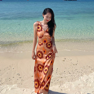 三亚泰国波西米亚穿搭沙滩裙v领印花绑带显瘦吊带海边度假连衣裙