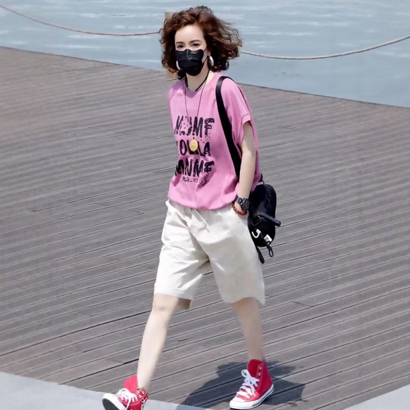 休闲两件套装女2025年夏季新款圆领字母印花短袖T恤+水洗棉五分裤
