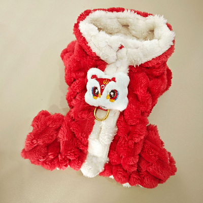 狗狗新年衣服2025新款冬小狗比熊拜年可牵引四脚厚款绒衣博美喜庆