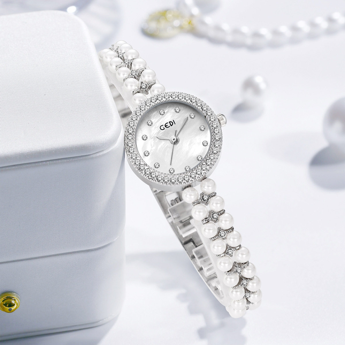 歌迪轻奢镶钻贝母小众中式贝珠带韩版潮流时尚女士手链石英手表