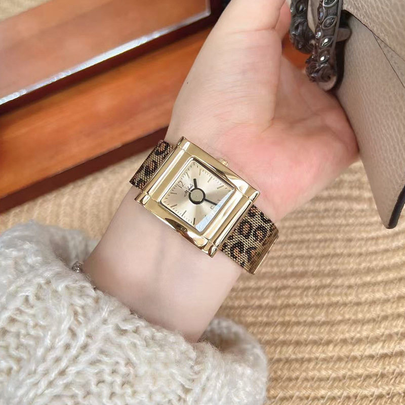 豹纹个性钢带网红时尚大表盘新款直播防水潮流复古防水女士腕表