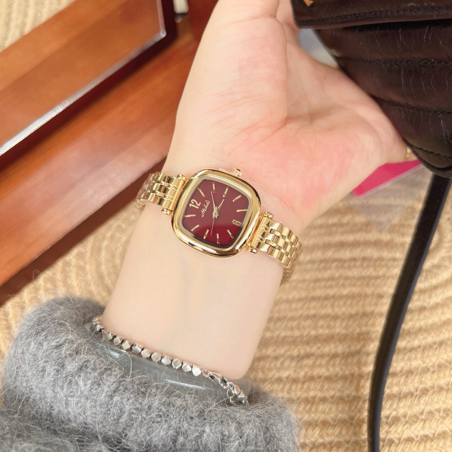 新款小众钢带女士米莉莎感石英表复古长方形轻奢韩版潮流时尚腕表