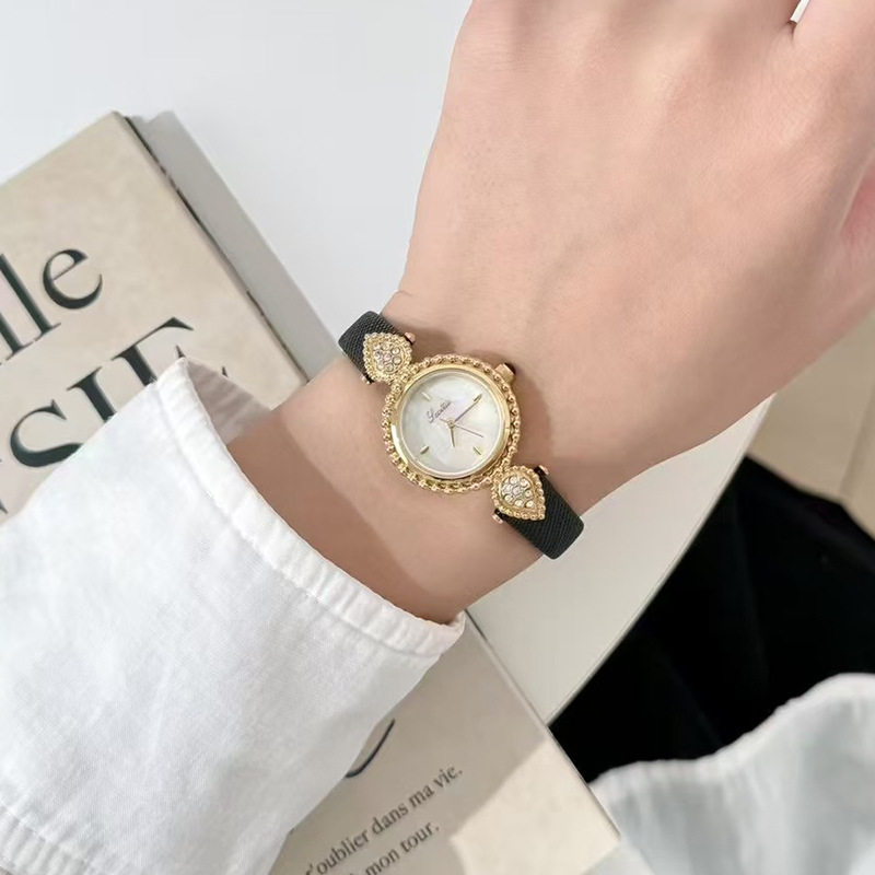 诗高迪新款石英女士镶钻女表贝母表盘气质复古中古风时尚韩版腕表