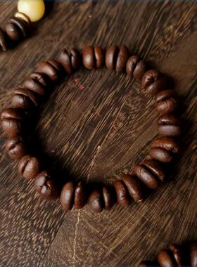 时髦人的咖啡豆手链有