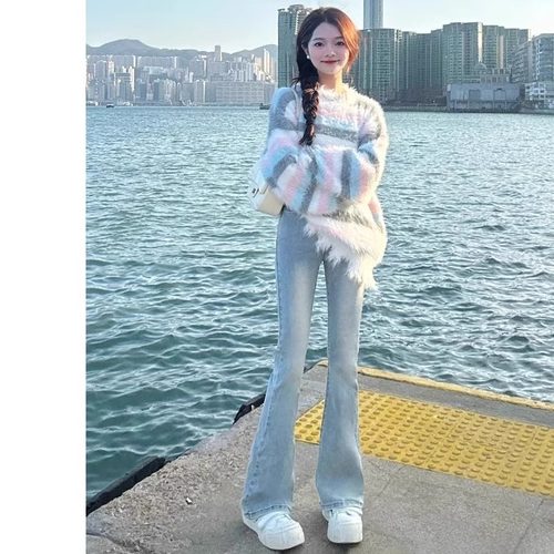浅色高腰显瘦加绒微喇牛仔裤女