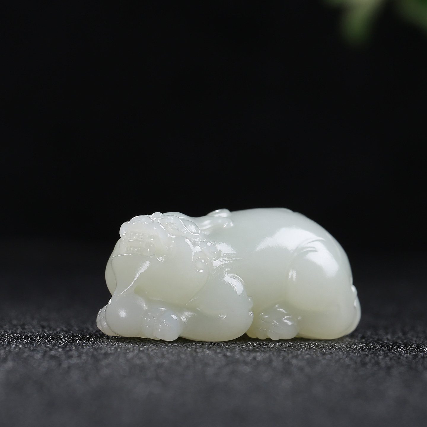 和田玉白玉立体瑞兽貔貅挂件