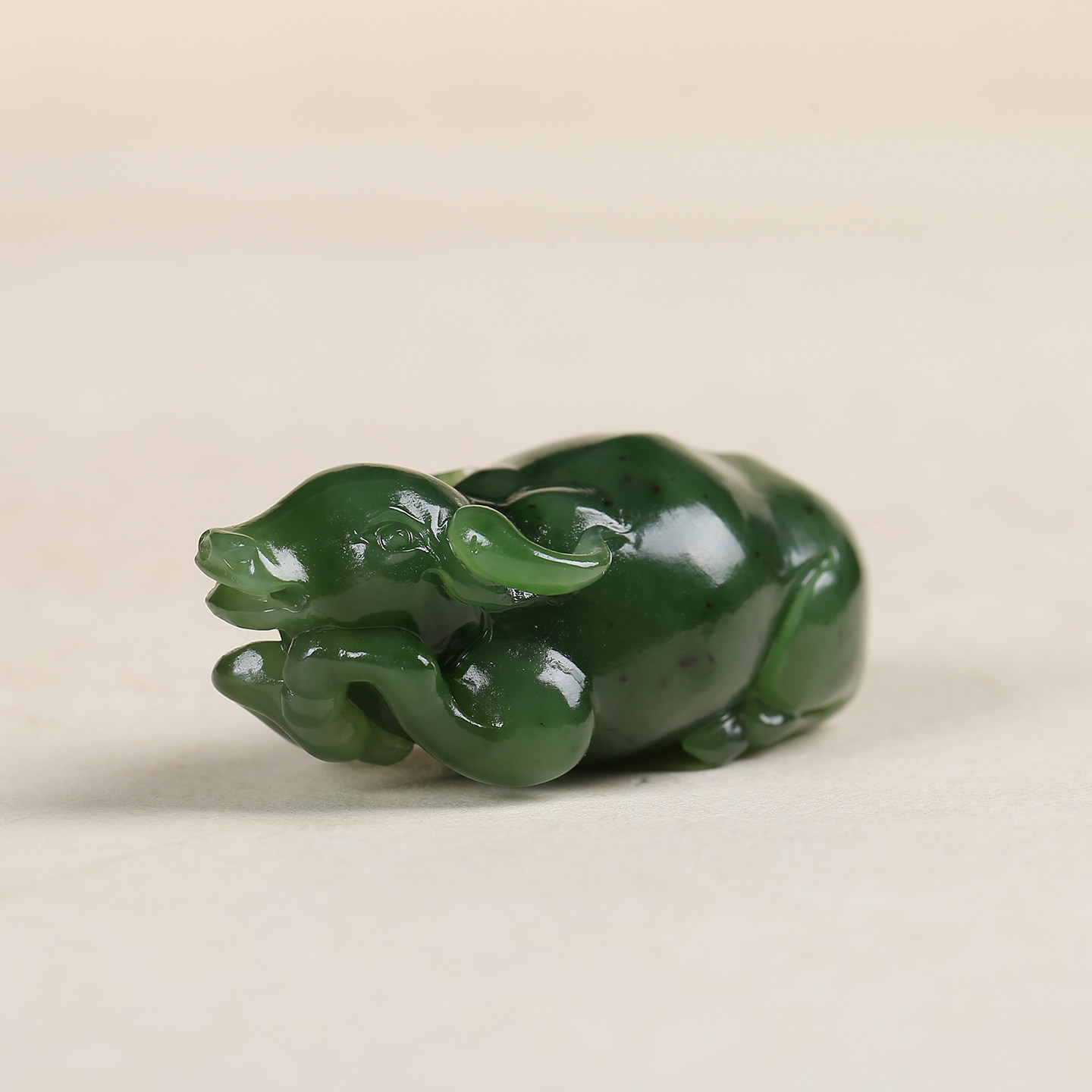 和田玉碧玉立体生肖牛挂件