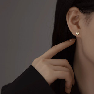 AILJS925纯银简约钥匙耳钉小巧不对称耳饰小众设计感爱心锁耳环女