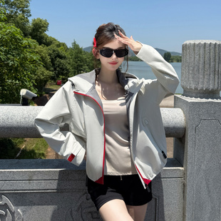 UHMU2025秋季新品超好看冲锋衣小个子软壳全压胶防风防水单外套女