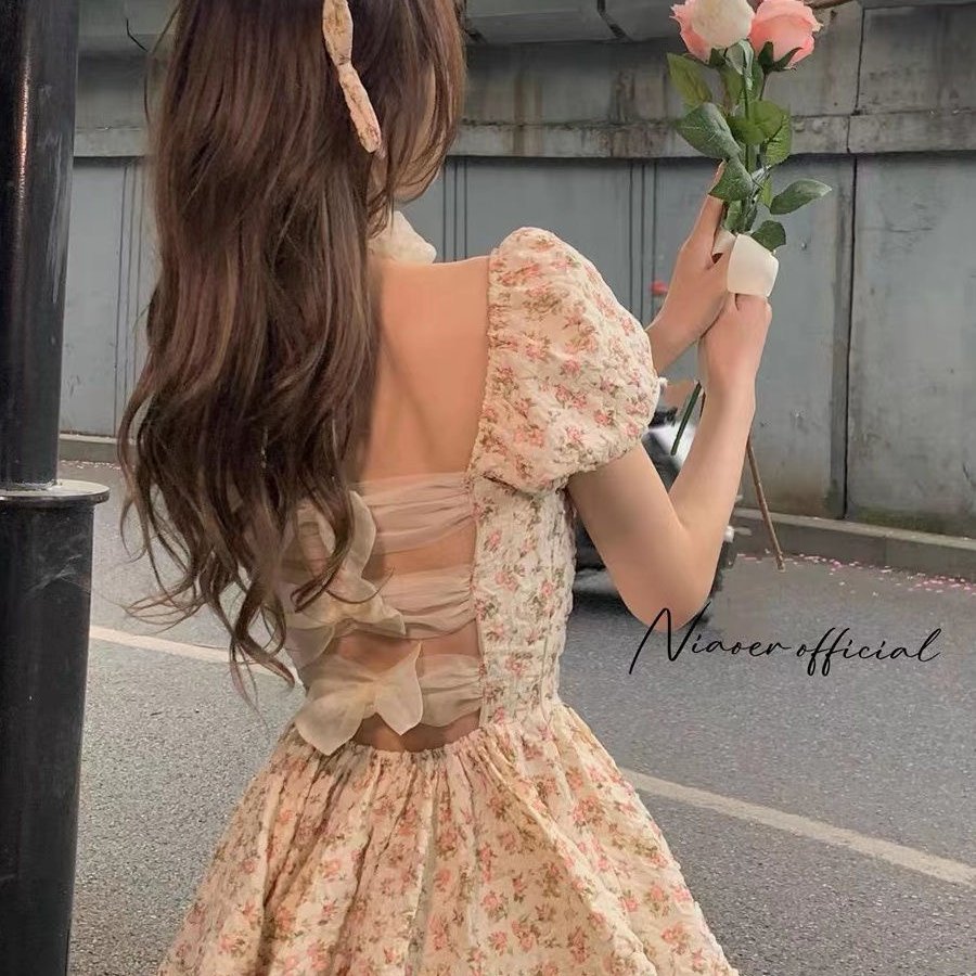 法式后背蝴蝶结镂空碎花蓬蓬裙女夏季小个子纯欲甜辣泡泡袖连衣裙