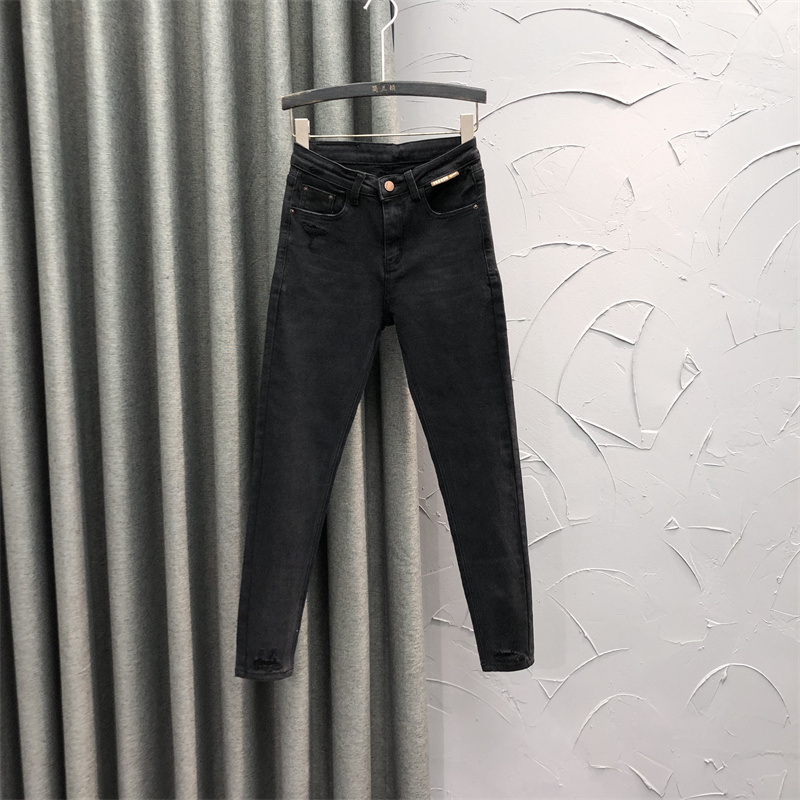 牛仔裤女修身小脚显瘦2022年新款秋季时尚个性裤脚烂洞九分铅笔裤