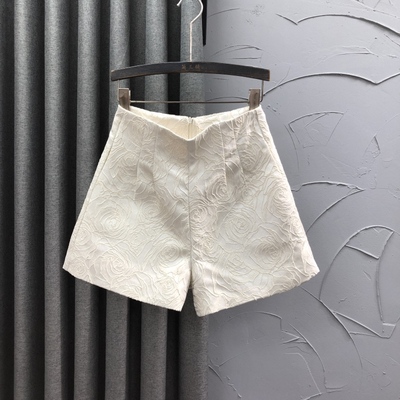 米白色提花面料休闲短裤女