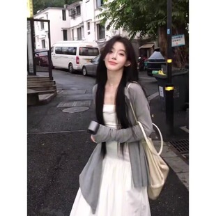 法式温柔风灰色针织开衫女春季新款小个子穿搭吊带连衣裙三件套装