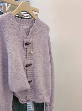 复古紫色牛角扣毛衣外套女秋冬季2024新款慵懒风软糯羊毛针织开衫