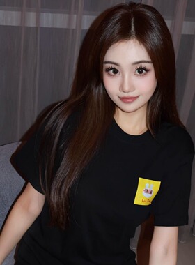 LiL Tu胸徽版黑色纯棉T恤