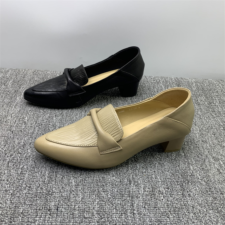 撤柜断码处理真皮粗跟单鞋女2025新款中跟乐福鞋一脚瞪尖头小皮鞋