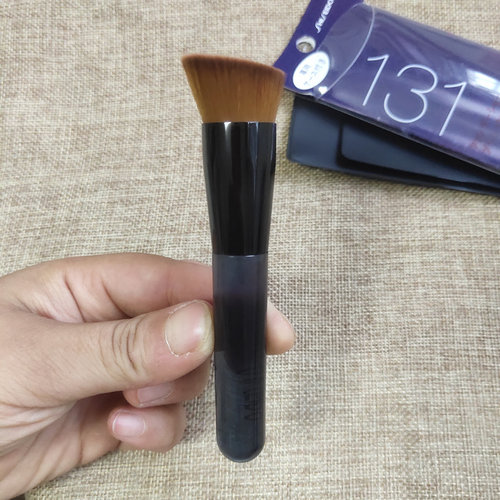 新手日本美妆推荐131斜角粉底刷