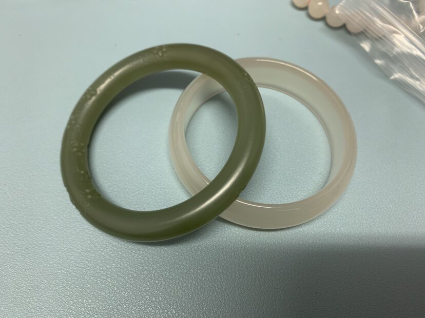 鸭蛋青雕花手镯梅花青海玉福镯圆手饰