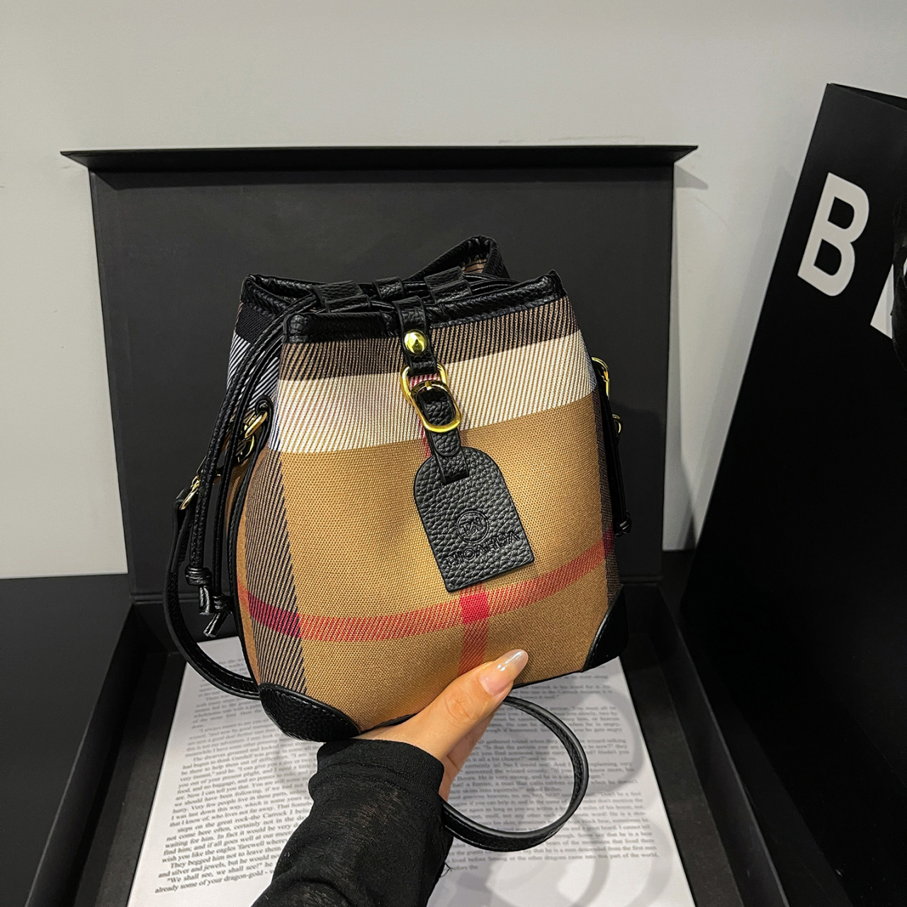 单肩斜挎包通勤女士包水桶