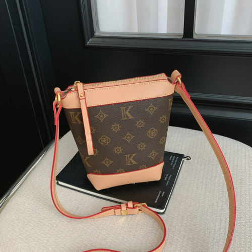 lv5&vv20手机包女斜挎百搭单肩包设计感小众轻奢风时尚复古零钱包