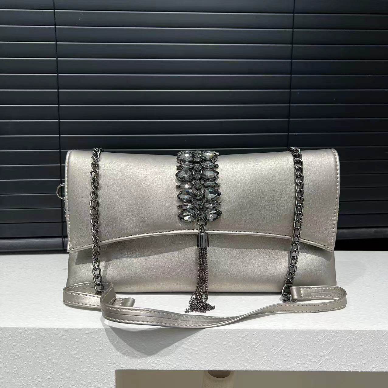欧洲站新款女士包袋金属链条包高级感轻奢镶钻可单肩斜挎手拿包