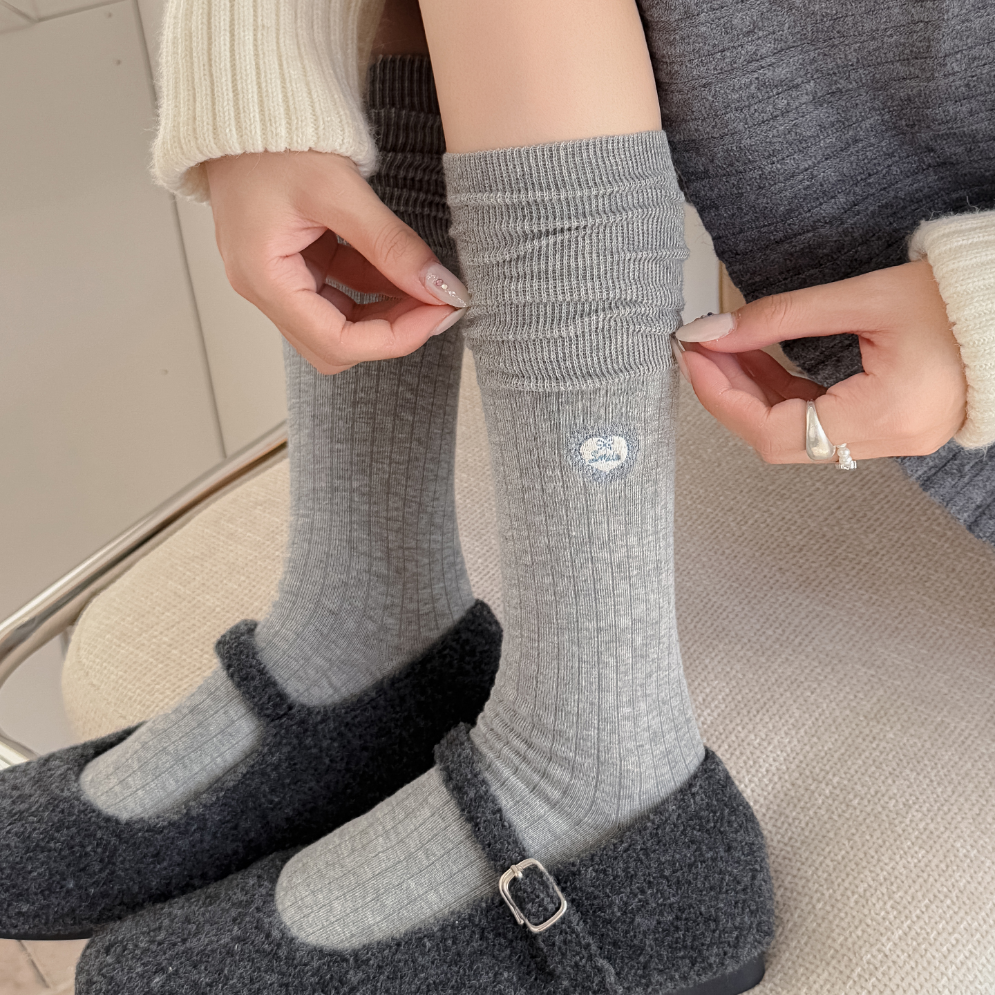 袜子女中筒袜刺绣爱心灰色小腿袜