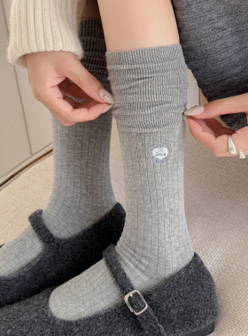 袜子女中筒袜灰色小腿袜春秋款ins潮刺绣爱心配小皮鞋长筒堆堆袜