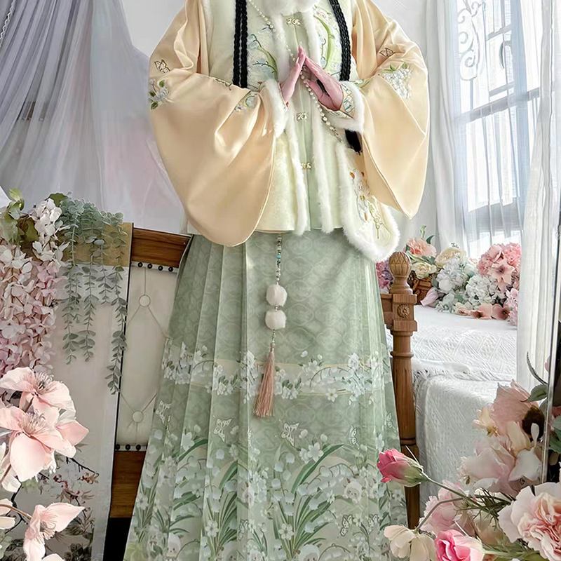 明制汉服女加绒刺绣比甲马面裙冬