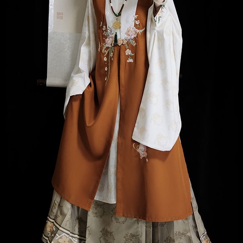 明制汉服女刺绣比甲长衫马面裙