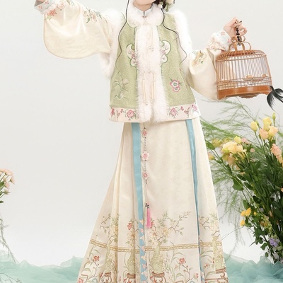 明制汉服加绒比甲马面刺绣琵琶袖