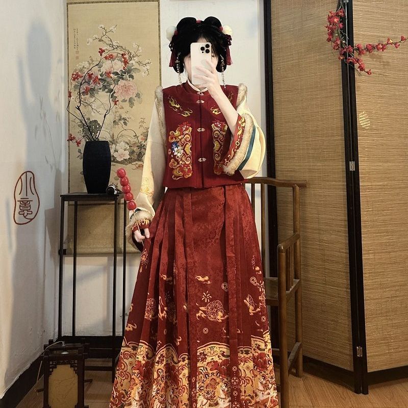 明制汉服女加绒比甲立领衣马面裙