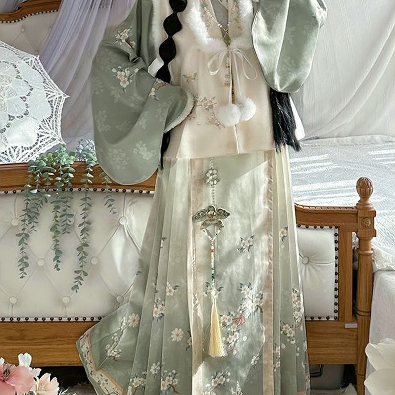 明制汉服女合领刺绣比甲马面裙