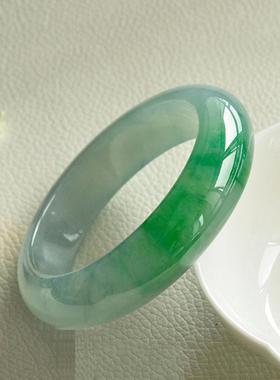 缅甸老坑冰种飘绿翡翠手镯贵妃镯椭圆形飘花玉手镯女宽条