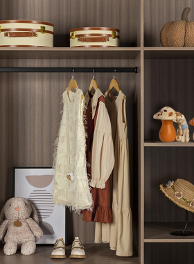 样板房9~13岁女童衣柜橙色长袖裙无袖裙小皮鞋装饰画清新软装组合