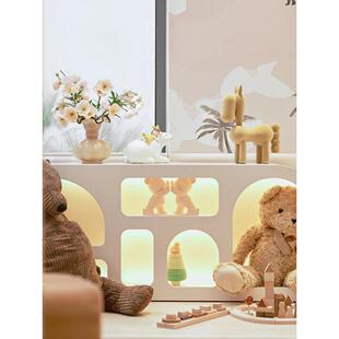 现代样板间儿童房玩耍区摆件宝宝积木轨道玩偶大熊创意摆设高级感