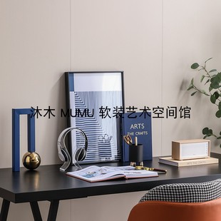 蓝色系样板房间书房桌面搭配套装软饰品音乐主题书桌摆件影响耳机