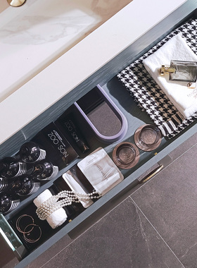 云野美术陈列浴室柜内部抽屉装饰功能体现道具装饰摆件软装