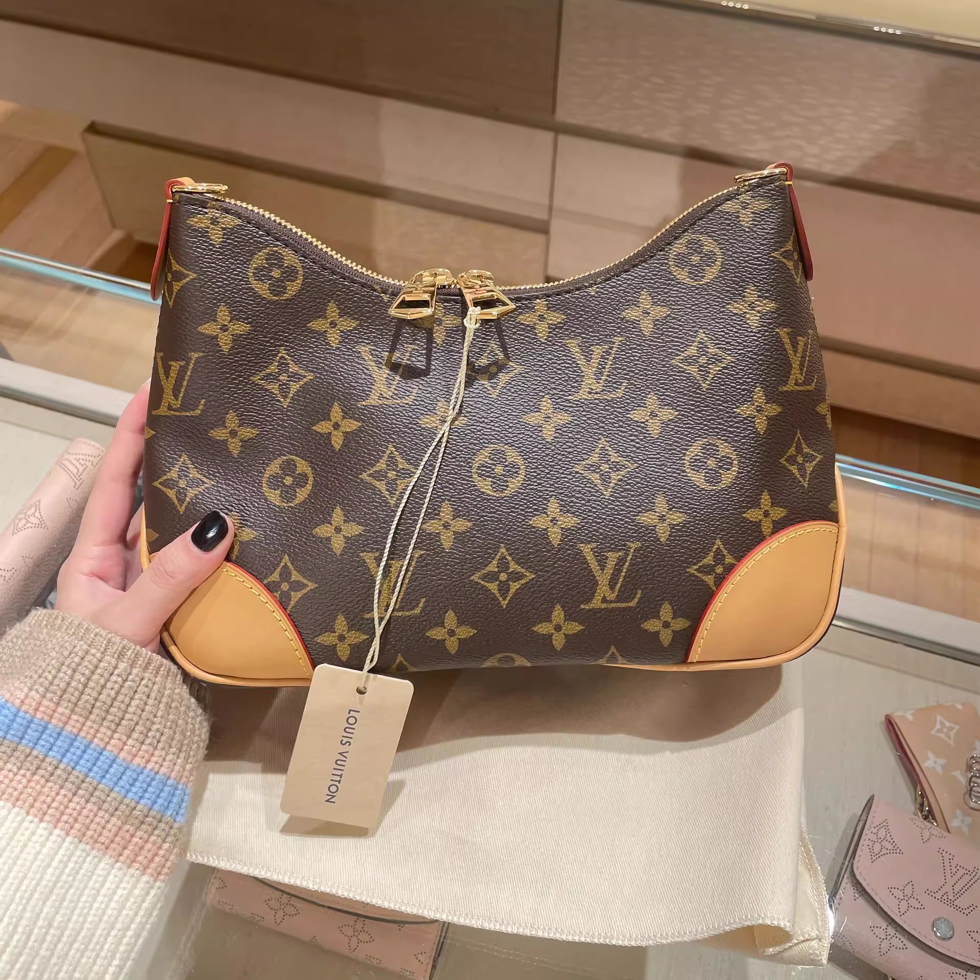 LV路易威登女包 BOULOGNE 老花牛角包单肩斜挎包链条腋下包M45832